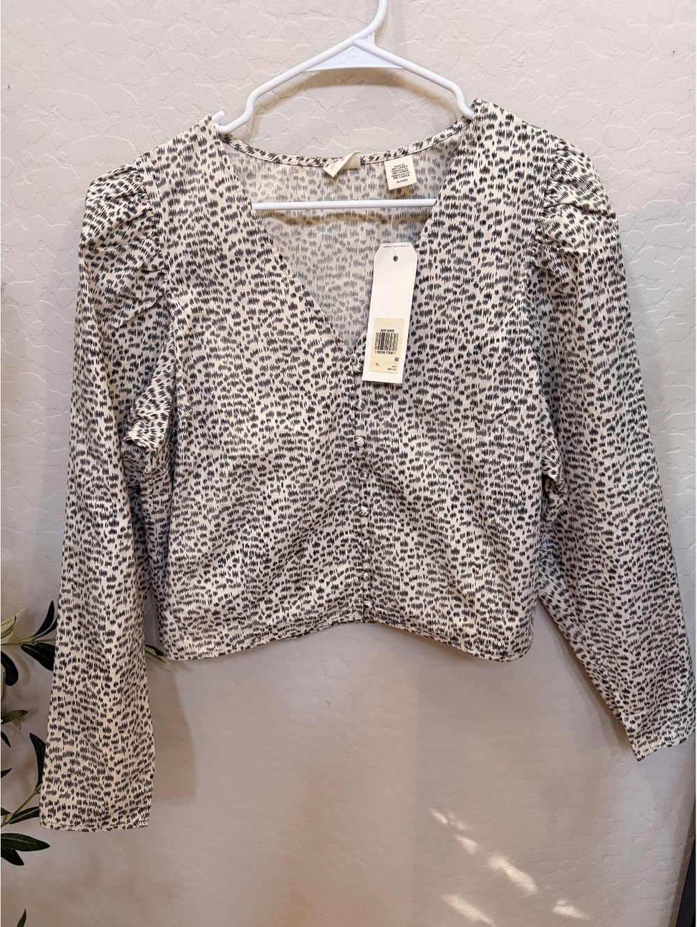 NWT Levi’s cotton long sleeve black and cream blouse